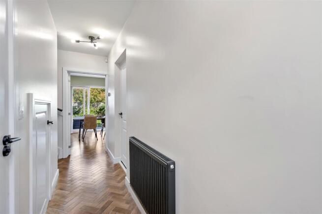 4 bed Semi-Detached for sale Image 4