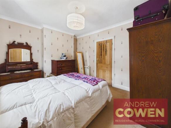 3 bed House for sale Image 12