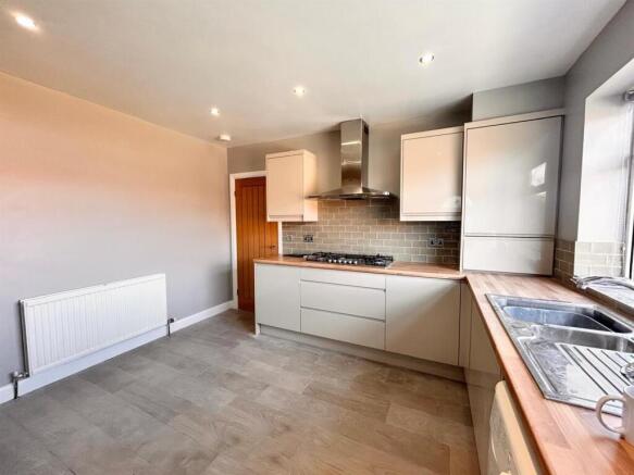 2 bed Semi-Detached Bungalow for sale Image 5