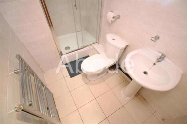 7 bed House to rent Image 11