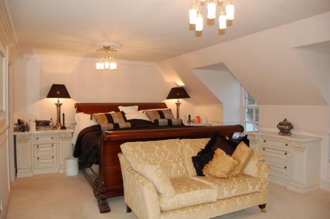 MAIN BEDROOM