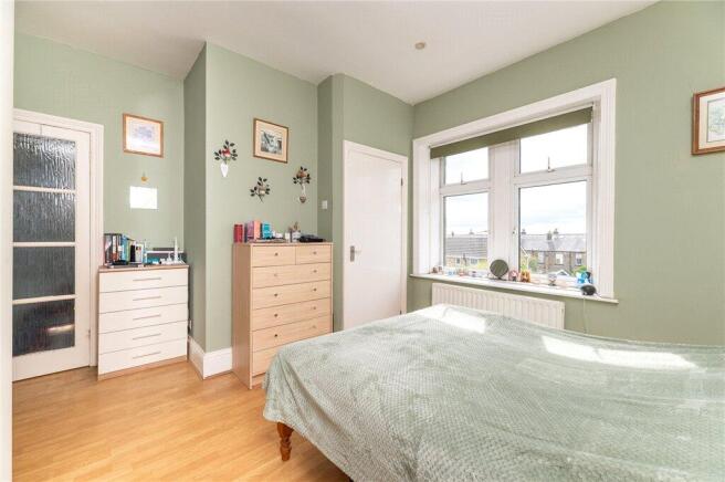 5 bed Detached for sale Image 8