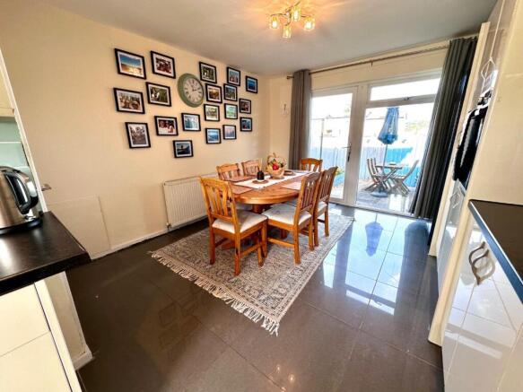 3 bed Terraced for sale Image 11