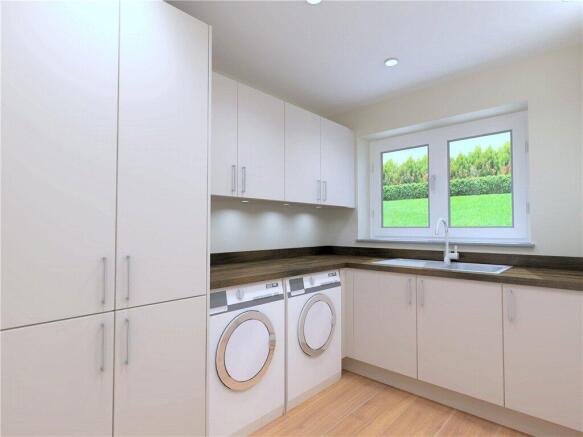 6 bed Detached for sale Image 6