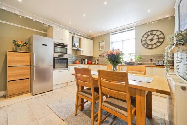 4 bed Terraced for sale Image 4