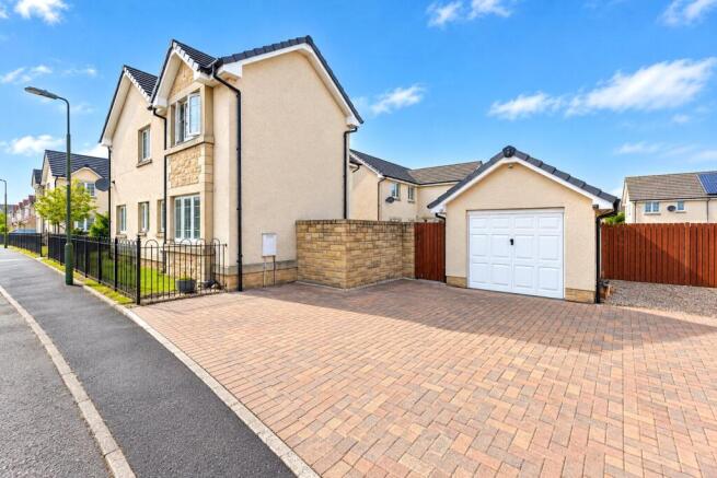 Driveway/Garage