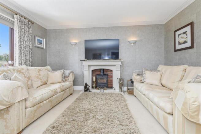 4 bed Detached for sale Image 12