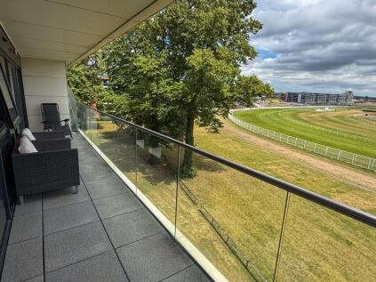 Racecourse Road, Newbury, RG14