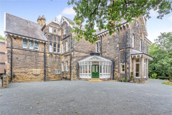 2 bed Flat for sale Image 2