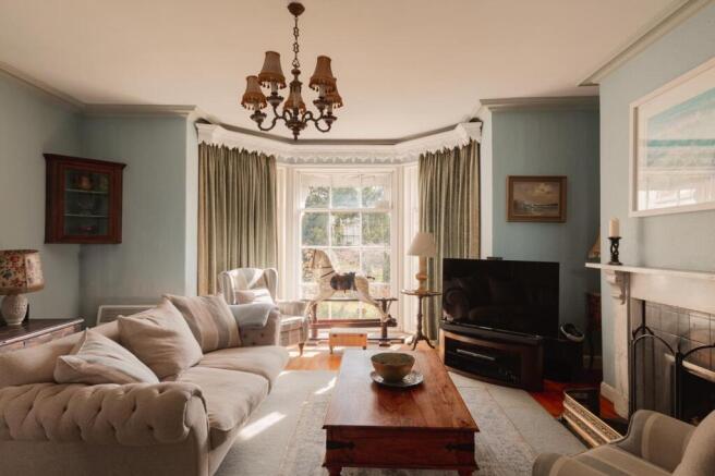 6 bed Detached for sale Image 6