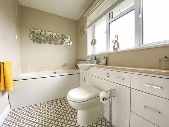 En suite bathr...