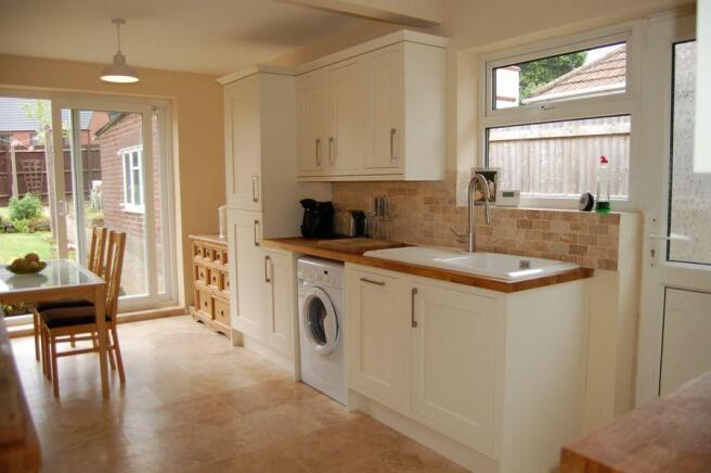 KITCHEN/DINING ROOM