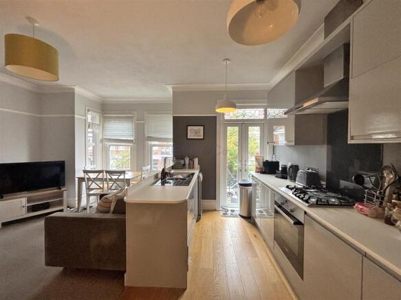 Lounge/Kitchen
