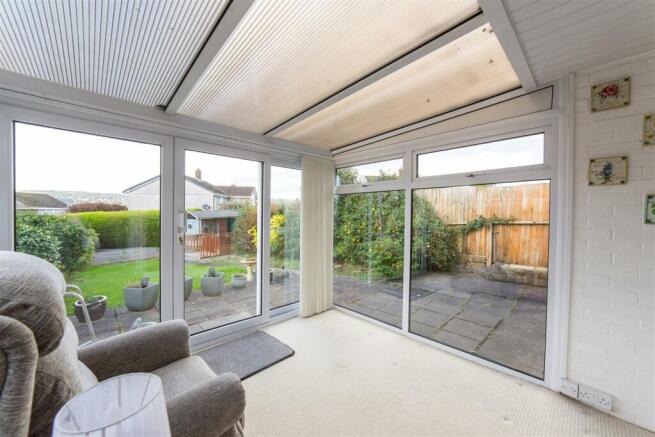 8 Trostrey Close-23.jpg