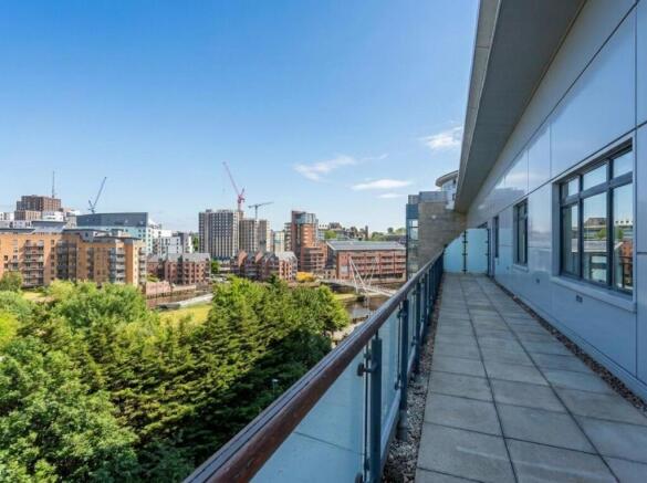2 bed Penthouse for sale Image 12