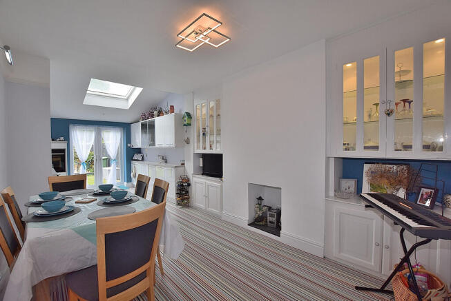 4 bed Semi-Detached for sale Image 7