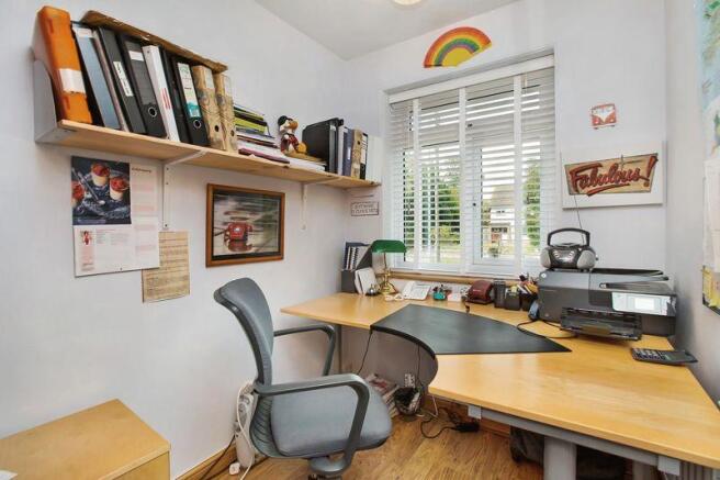 Bedroom / Study