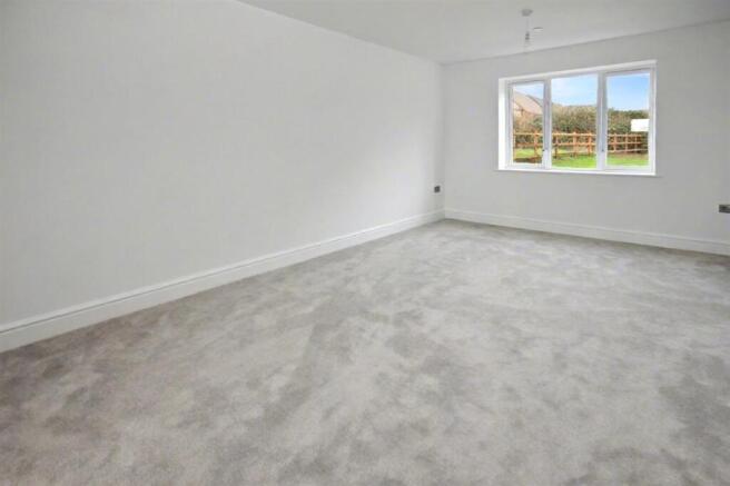 4, Blackberry Close, Great Barford photo 4