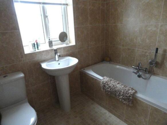 FAMILY BATHROOM