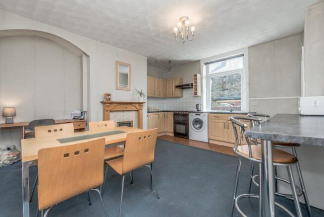 4 bed Terraced for sale Image 4
