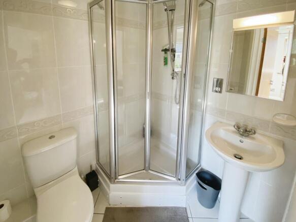 Second bedroom en-suite