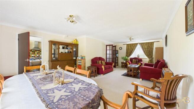 4 bed Detached for sale Image 5