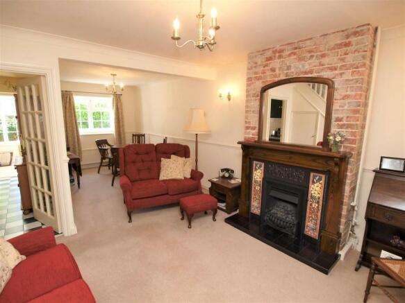 LOUNGE/DINING ROOM