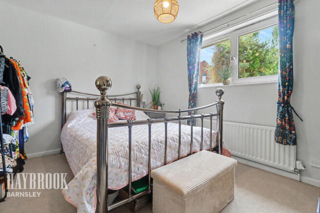 4 bed Semi-Detached for sale Image 12