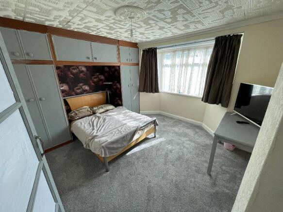 Bedroom 2 / Master room 