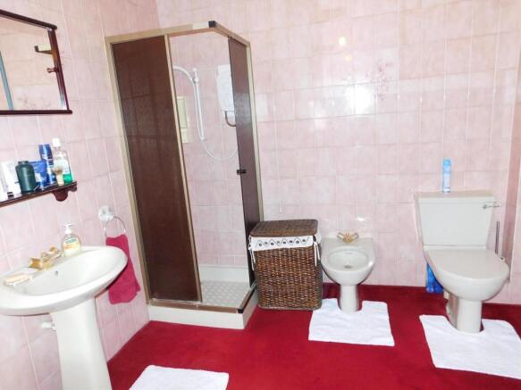 Ensuite shower/bath