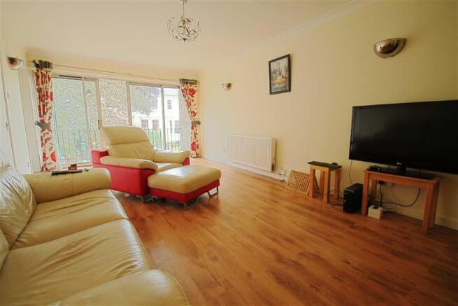 LIVING/DINING ROOM