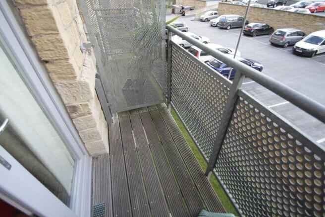 2 bed Flat to rent Image 12