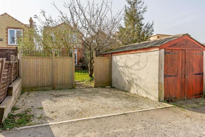 Garage & Parking