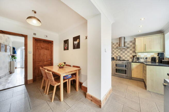 5 bed Semi-Detached for sale Image 4