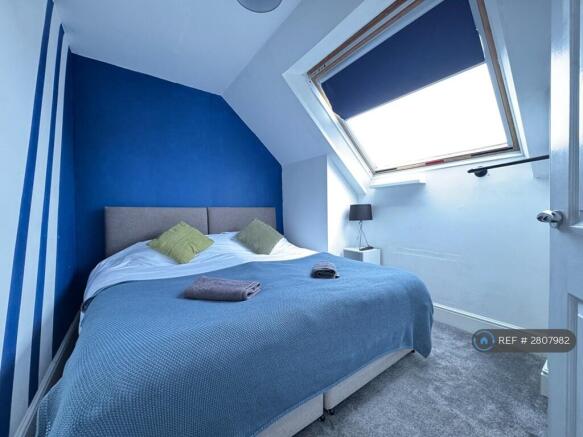 5 bed Semi-Detached to rent Image 9