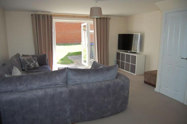 LOUNGE / DINING ROOM
