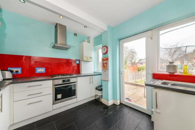 65 Brent Road - kit1.jpg