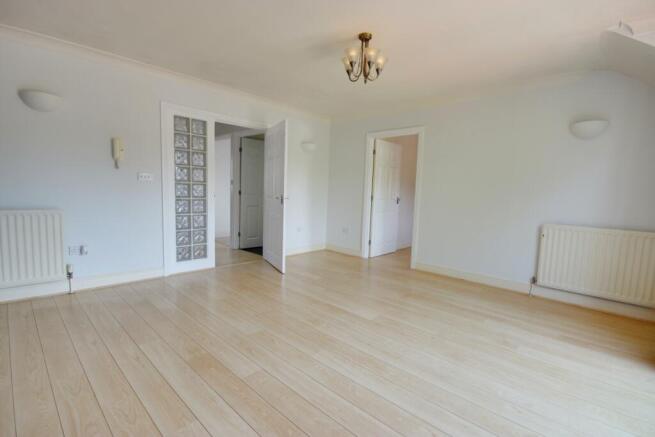 2 bed Flat for sale Image 7