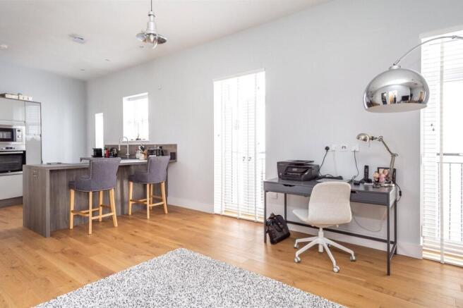 2 bed Flat for sale Image 6
