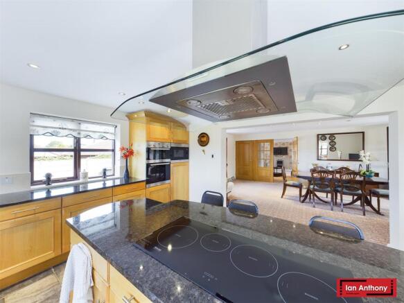KITCHEN / BREAKFAST ROOM