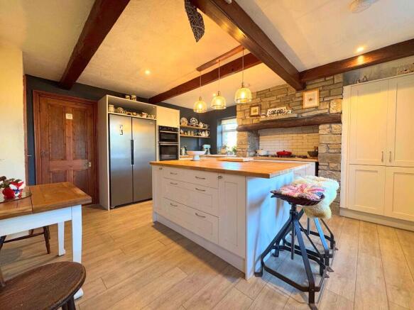 4 bed Semi-Detached for sale Image 12