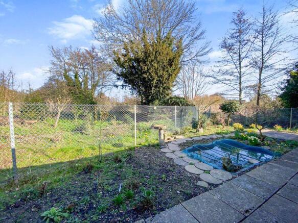 garden to rear