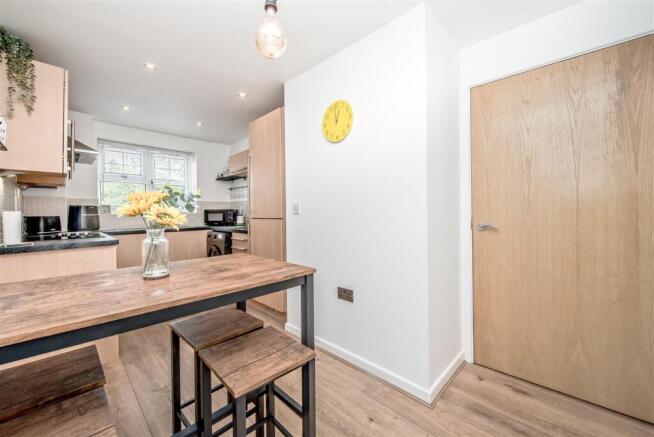 2 bed Apartment for sale Image 10