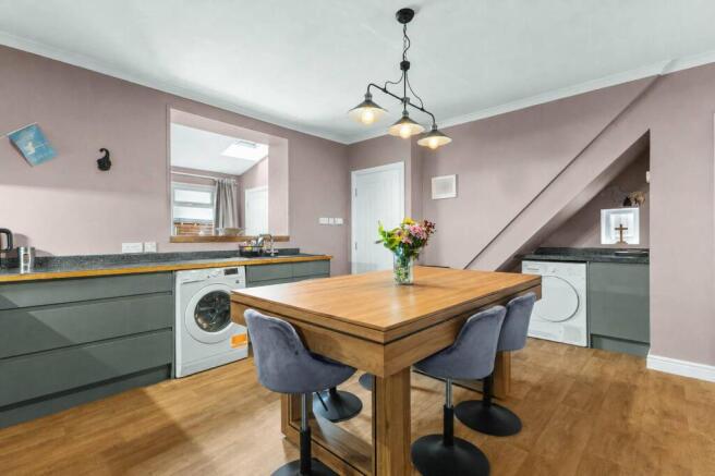 4 bed Detached for sale Image 4