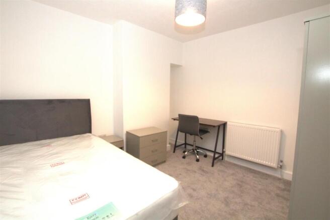 4 bed Terraced to rent Image 12