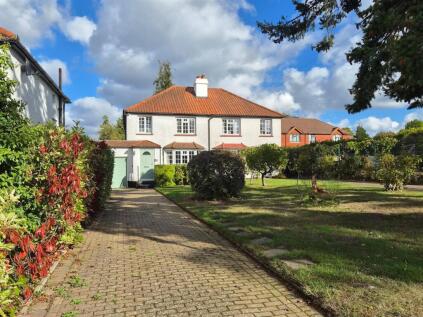 Downs Way, Bookham, KT23