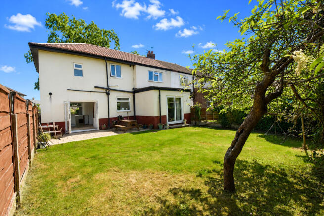Tintern Avenue, Flixton, M41 photo 4