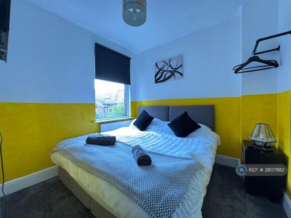 5 bed Semi-Detached to rent Image 7