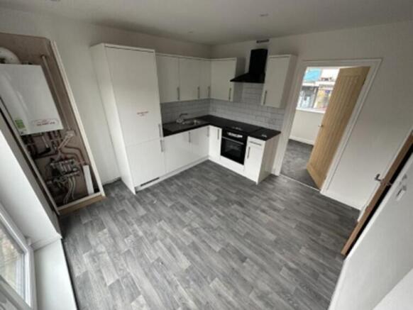 4 bed House for sale Image 4