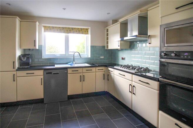 3 bed Town House for sale Image 4